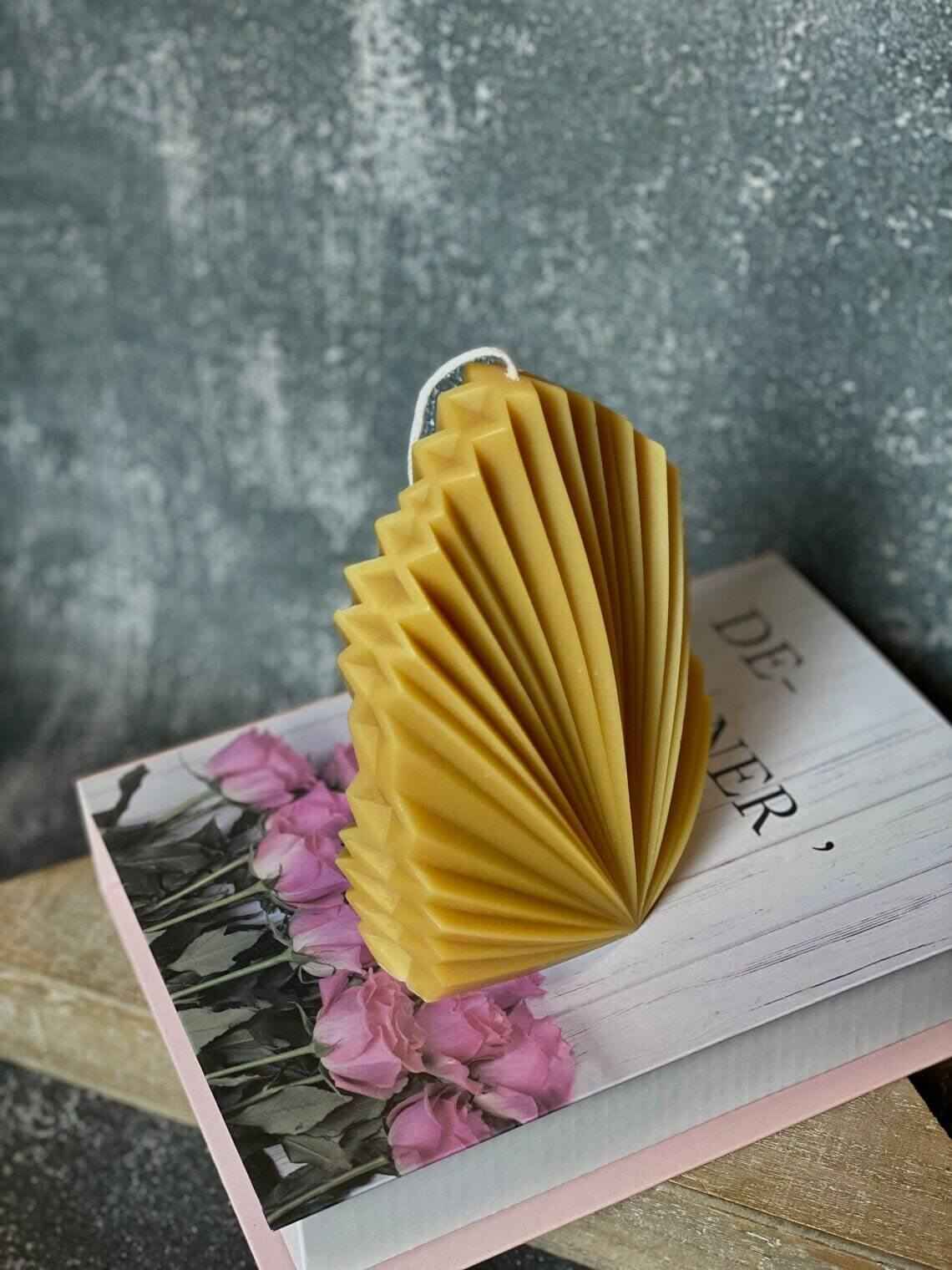 Minimalist Palm Leaf Candle